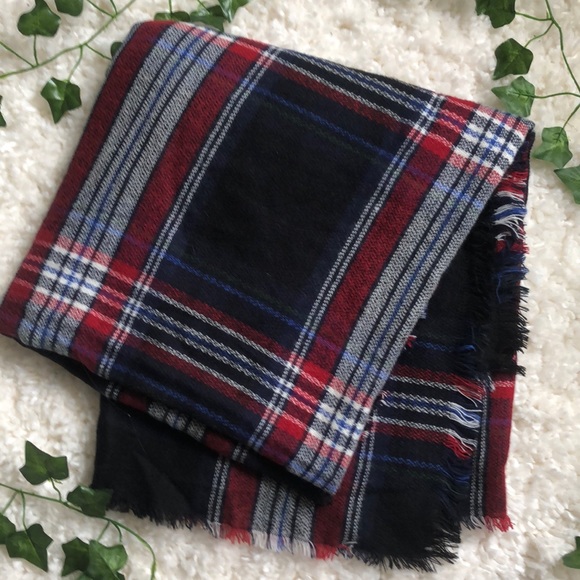 ✨3/$15✨ Oversized Blanket Scarf - Picture 1 of 1